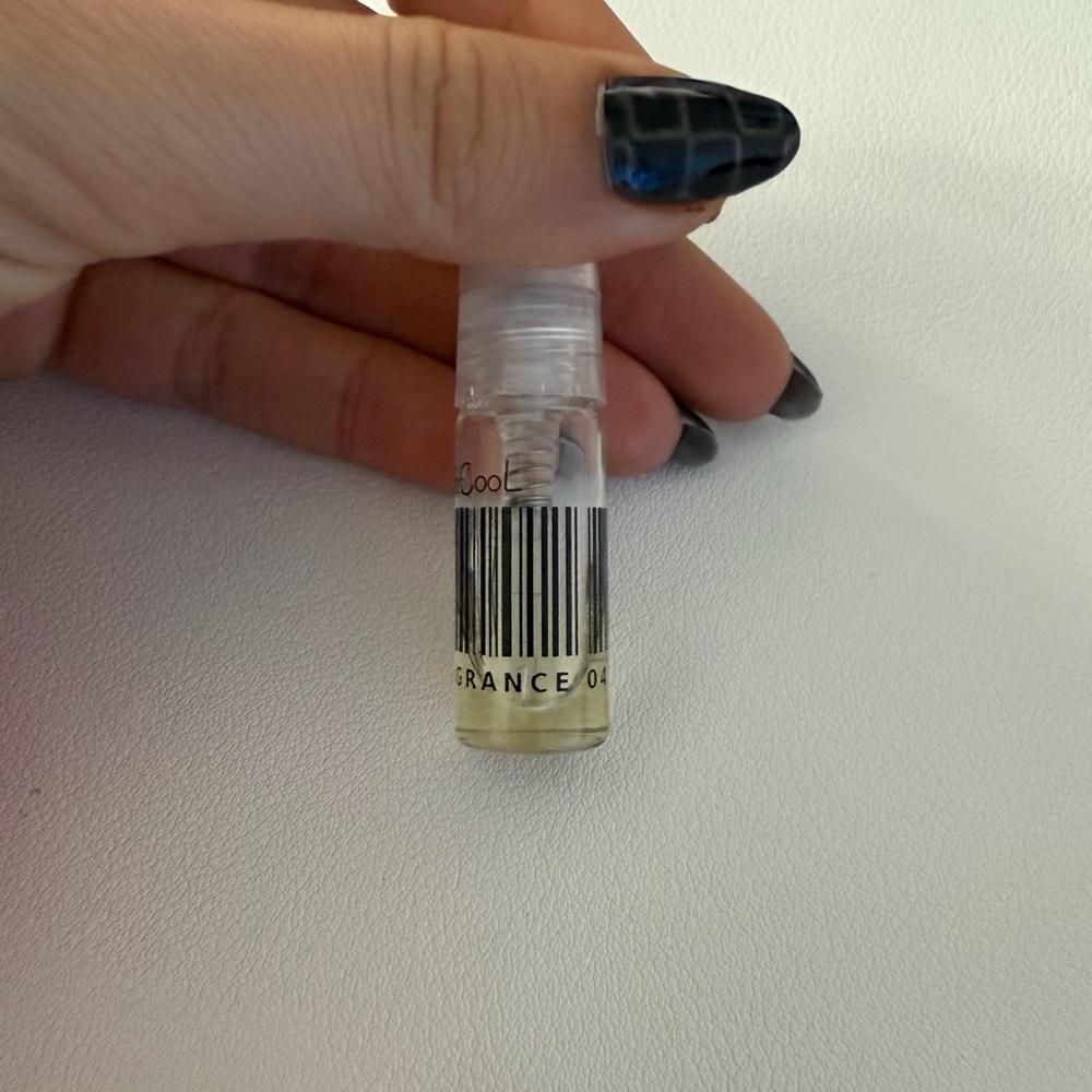 Assorted Perfume Sample Vials - Picture 15 of 16